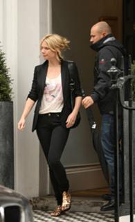 Gwyneth Paltrow feet photo thumbnail