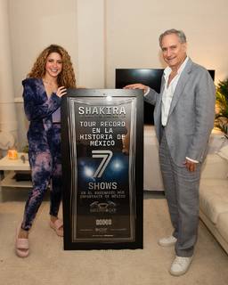 Shakira feet photo thumbnail