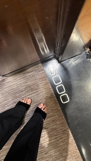 Anushka Sen feet photo thumbnail