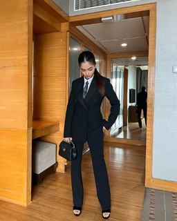 Anushka Sen feet photo thumbnail