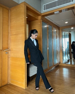 Anushka Sen feet photo thumbnail