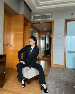 Anushka Sen feet photo thumbnail