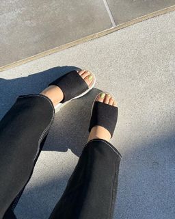 Natalie Noel Mariduena feet photo thumbnail