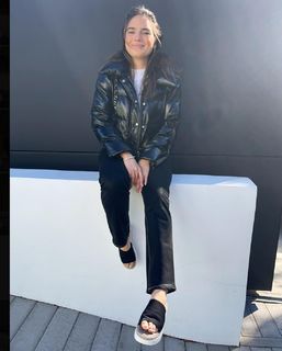 Natalie Noel Mariduena feet photo thumbnail