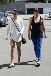 Lea Michele feet photo thumbnail