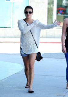Lea Michele feet photo thumbnail