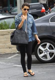 Lea Michele feet photo thumbnail
