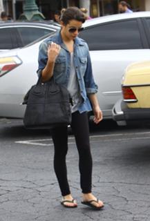 Lea Michele feet photo thumbnail