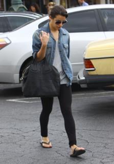 Lea Michele feet photo thumbnail