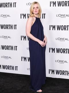 Elle Fanning feet photo thumbnail