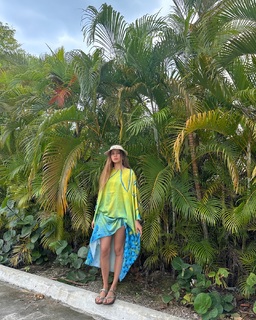 Xenia Tchoumitcheva feet photo thumbnail