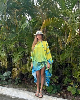 Xenia Tchoumitcheva feet photo thumbnail