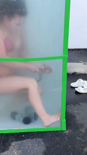 Sofie Dossi feet photo thumbnail