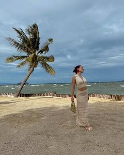 Larissa Manoela feet photo thumbnail