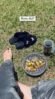 Carla Diaz feet photo thumbnail