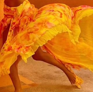 Isis Valverde feet photo thumbnail