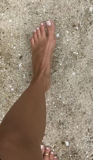 Corinna Kopf feet photo thumbnail