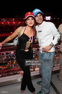 Natalie Noel Mariduena feet photo thumbnail
