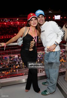 Natalie Noel Mariduena feet photo thumbnail