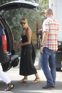 Heidi Klum feet photo thumbnail