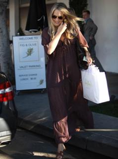 Molly Sims feet photo thumbnail