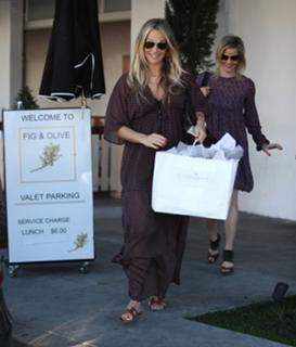 Molly Sims feet photo thumbnail