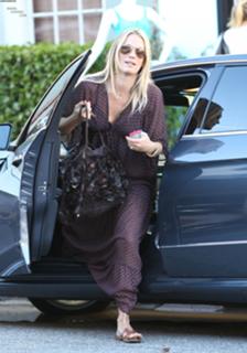 Molly Sims feet photo thumbnail