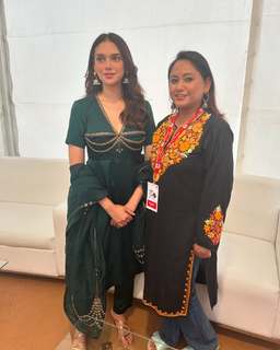 Aditi Rao Hydari feet photo thumbnail