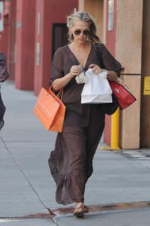 Molly Sims feet photo thumbnail