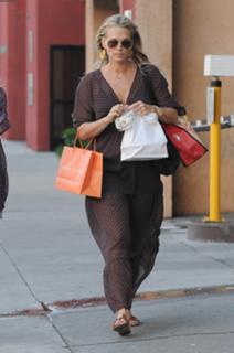 Molly Sims feet photo thumbnail