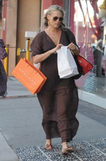 Molly Sims feet photo thumbnail