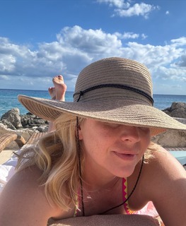 Melissa Joan Hart feet photo 3