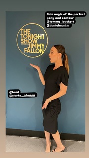 Kaley Cuoco feet photo thumbnail