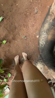 Larissa Manoela feet photo thumbnail