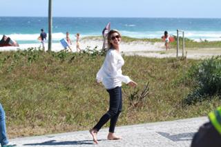 Flávia Alessandra feet photo thumbnail