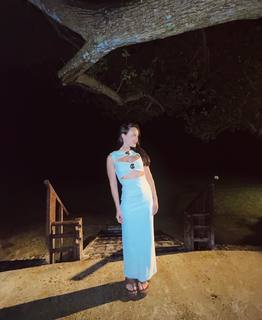 Larissa Manoela feet photo thumbnail