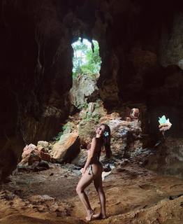 Larissa Manoela feet photo thumbnail