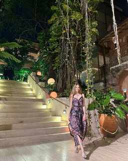 Xenia Tchoumitcheva feet photo thumbnail