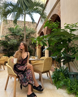 Xenia Tchoumitcheva feet photo thumbnail