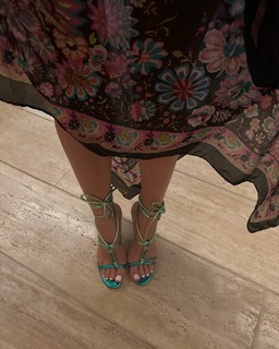 Xenia Tchoumitcheva feet photo thumbnail