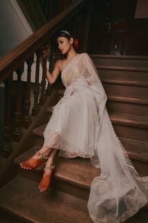 Mouni Roy feet photo thumbnail