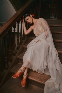 Mouni Roy feet photo thumbnail
