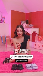 Larissa Manoela feet photo thumbnail