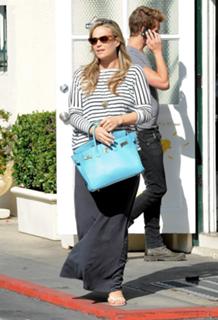 Molly Sims feet photo thumbnail