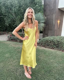 Molly Sims feet photo thumbnail