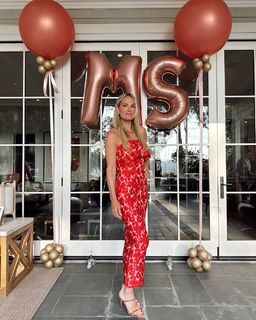 Molly Sims feet photo thumbnail