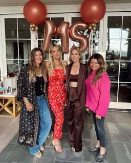Molly Sims feet photo thumbnail