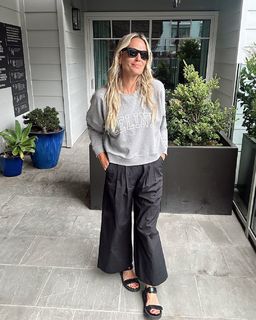 Molly Sims feet photo thumbnail