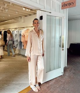 Molly Sims feet photo thumbnail