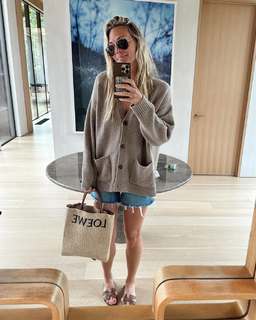 Molly Sims feet photo thumbnail